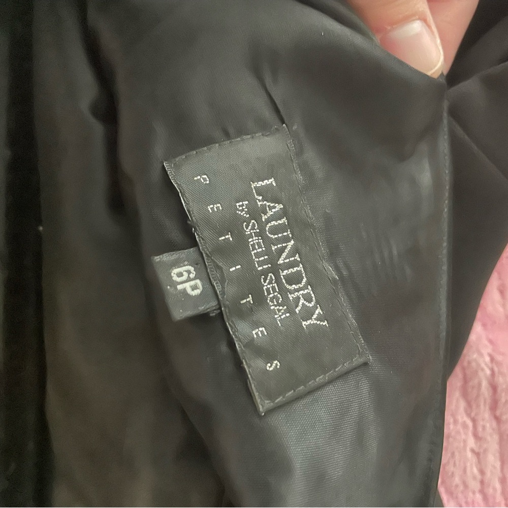 Black one shoulder dress. Size 6P - Picture 3 of 3